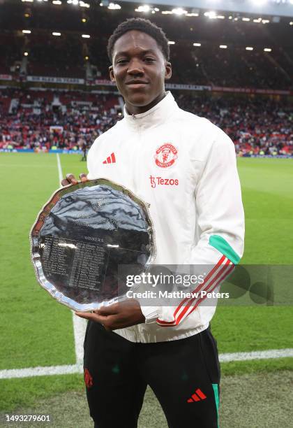 Kobbie Mainoo of Manchester United poses with the Jimmy Murphy Young Player of the Year award at halftime during the Premier League match between...
