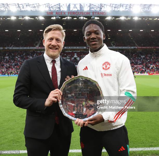 Kobbie Mainoo of Manchester United is presented with the Jimmy Murphy Young Player of the Year award by Nick Cox at halftime during the Premier...