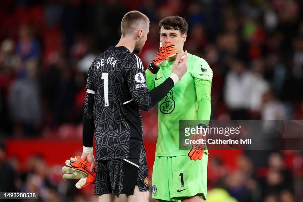 Kepa Arrizabalaga of Chelsea speaks with David De Gea of Manchester United after the Premier League match between Manchester United and Chelsea FC at...