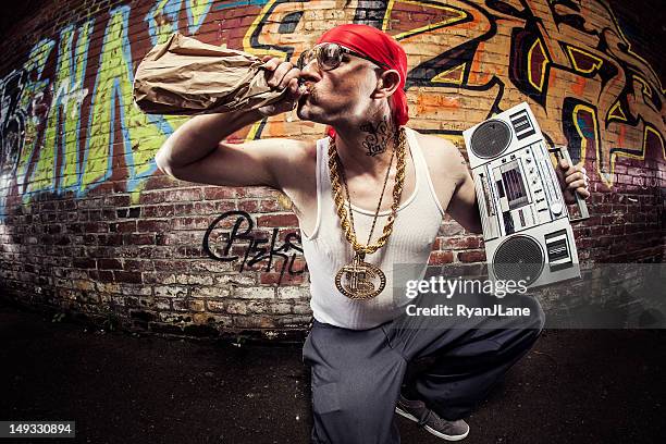 hardcore gangsta rappeur - gangsta rap photos et images de collection