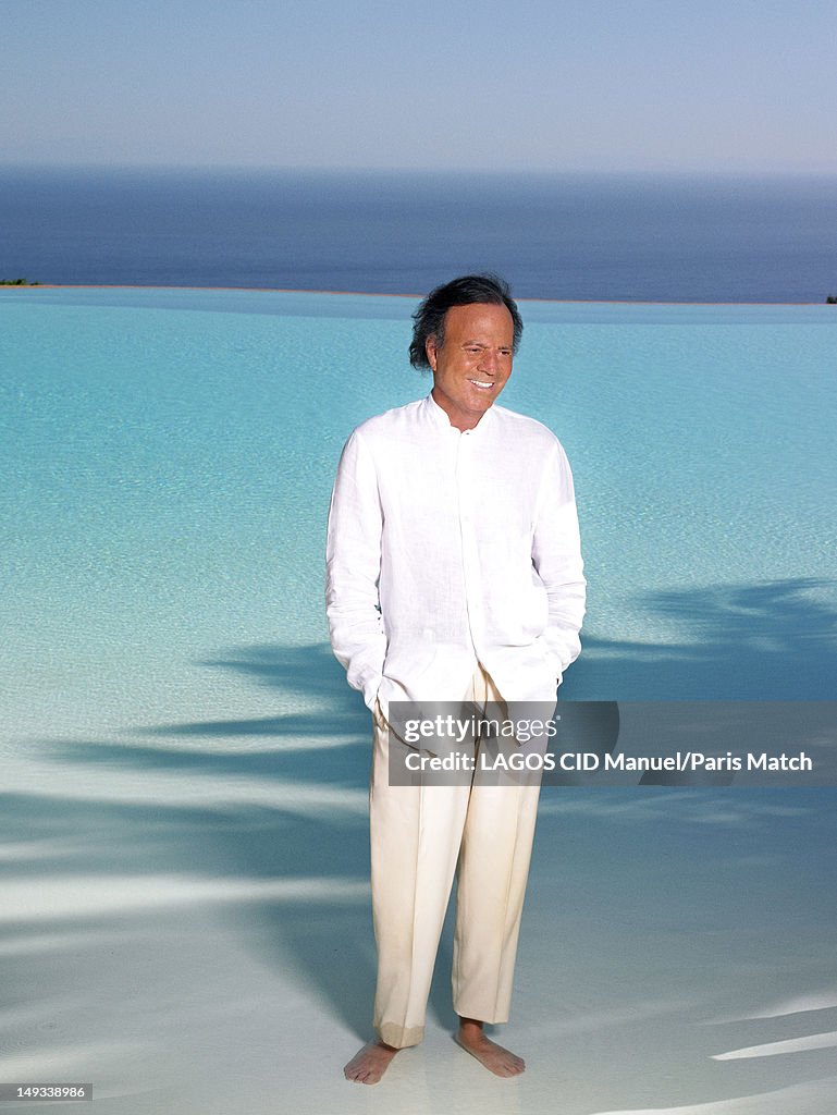 Julio Iglesias, Paris Match, Issue 3297