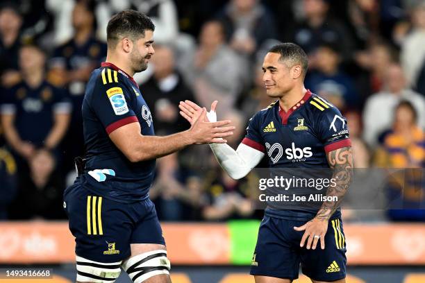 Billy Harmon shakes hands with Aaron Smith of the Highlanders during the round 14 Super Rugby Pacific match between Highlanders and Queensland Reds...