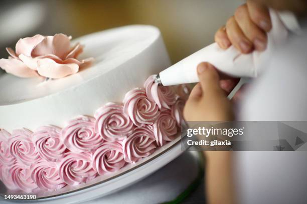 cake decorating procedure. - icing bag stock pictures, royalty-free photos & images