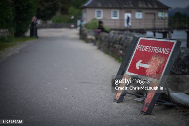 pedestrian sign at luss - pedestrian crossing sign stock pictures, royalty-free photos & images