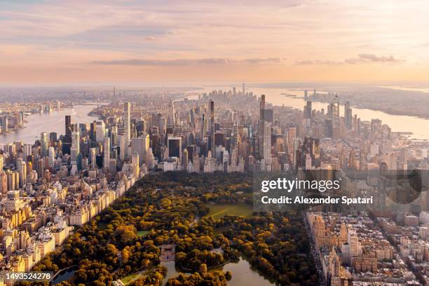 aerial view of new york city skyline at sunset seen from helicopter, usa - new-york-city photos et images de collection