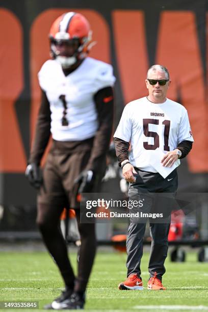 Defensive coordinator Jim Schwartz of the Cleveland Browns watches a drill during the Cleveland Browns OTAs at CrossCountry Mortgage Campus on May...