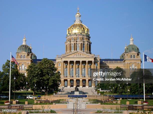 iowa state capitol - iowa capitol stock pictures, royalty-free photos & images