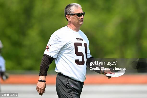 Defensive coordinator Jim Schwartz of the Cleveland Browns watches a drill during the Cleveland Browns OTAs at CrossCountry Mortgage Campus on May...