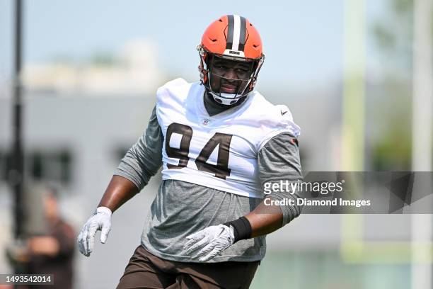 Dalvin Tomlinson of the Cleveland Browns runs a drill during the Cleveland Browns OTAs at CrossCountry Mortgage Campus on May 24, 2023 in Berea, Ohio.