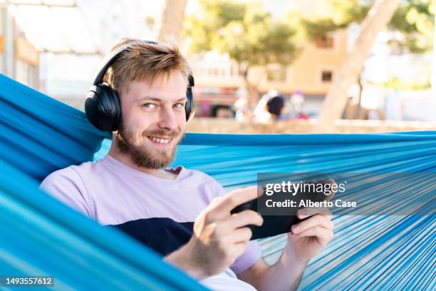 a young man smiling while playing - esports foto e immagini stock