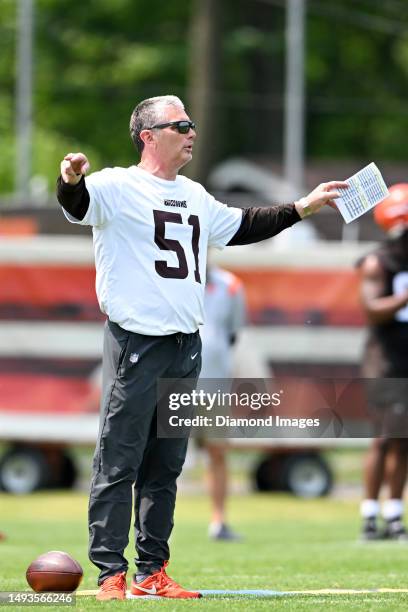 Defensive coordinator Jim Schwartz of the Cleveland Browns directs a drill during the Cleveland Browns OTAs at CrossCountry Mortgage Campus on May...