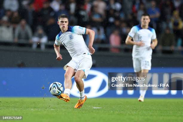 Alex Scott of England passes during the FIFA U-20 World Cup Argentina 2023 Group E match between Uruguay and England at Estadio Unico Diego Armando...