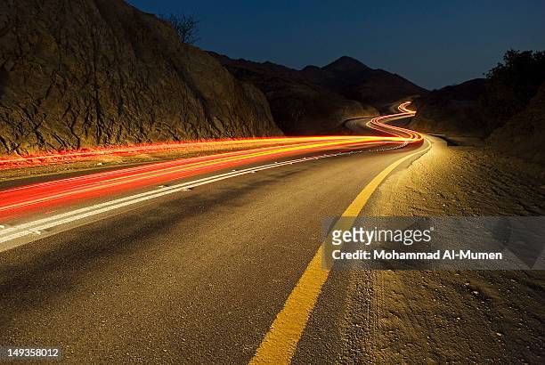 car trails - saudi arabia roads stockfoto's en -beelden