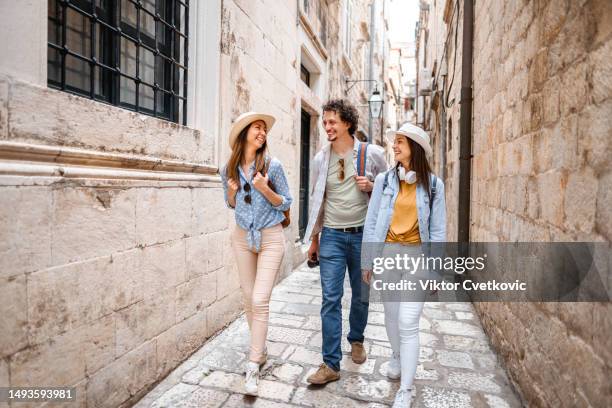 three smiling tourists exploring the city - distrito histórico imagens e fotografias de stock