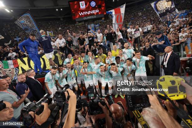 Internazionale players pose with the trophy in front of the fans following the 2-1 victory in the Coppa Italia Final between ACF Fiorentina and FC...
