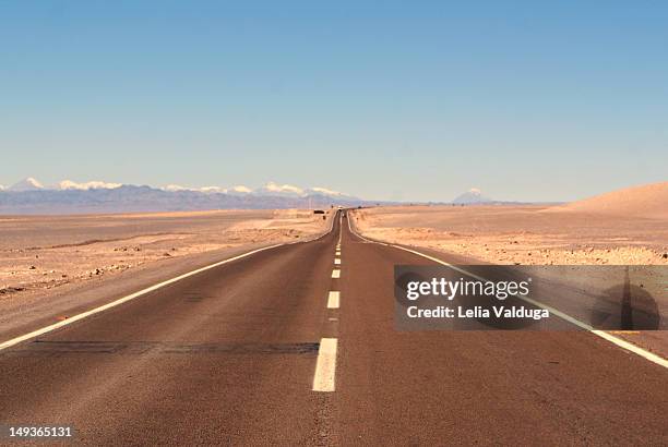 route between calama and san pedro de atacama - ch - calama - fotografias e filmes do acervo