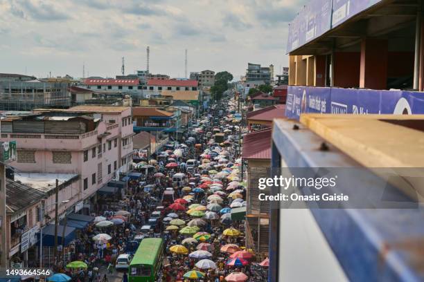 market day at makola - accra imagens e fotografias de stock