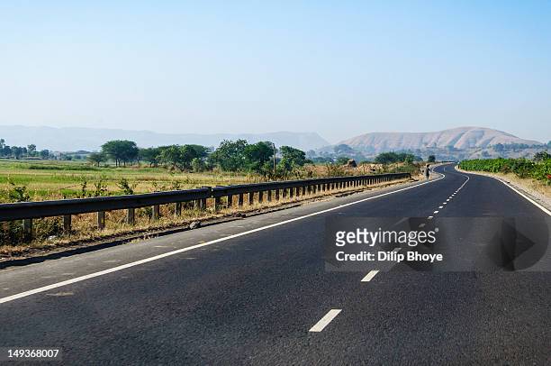 mumbai nashik expressway - indian road stock pictures, royalty-free photos & images