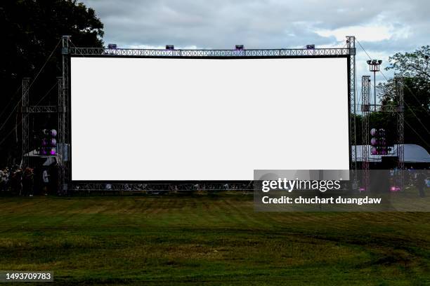 billboard blank advertising banner media display in theater - kamerscherm meubels stockfoto's en -beelden