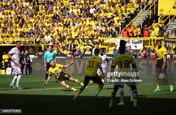 Raphael Guerreiro of Borussia Dortmund scores the team's first goal during the Bundesliga match between Borussia Dortmund and 1. FSV Mainz 05 at...