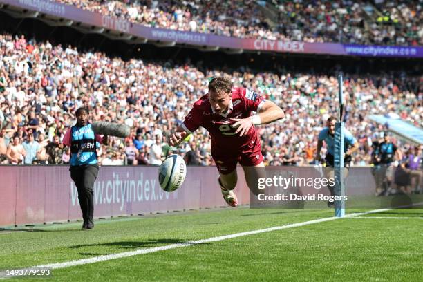 Tom Roebuck of Sale Sharks scores the team's second try during the Gallagher Premiership Final between Saracens and Sale Sharks at Twickenham Stadium...
