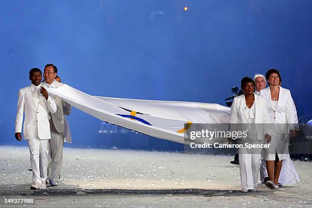 Olympic flagbearers Daniel Barenboim, Sally Becker, Shami Chakrabati, Leymah Gbowee, Haile Gebrselassie, Doreen Lawrence, Ban Ki-moon, Marina Silva,...