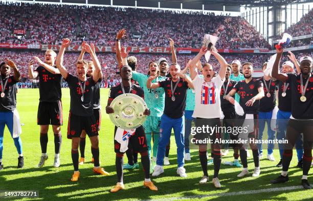 Sadio Mane of FC Bayern Munich celebrates with the Bundesliga Meisterschale trophy after the team's victory in the Bundesliga match between 1. FC...