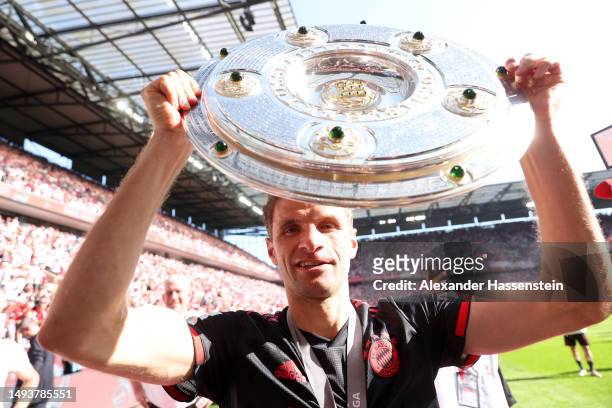 Thomas Mueller of FC Bayern Munich celebrates with the Bundesliga Meisterschale trophy after the team's victory in the Bundesliga match between 1. FC...