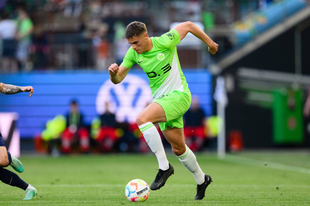 Micky van de Ven of Wolfsburg controls the ball during the Bundesliga match between VfL Wolfsburg and Hertha BSC at Volkswagen Arena on May 27, 2023...