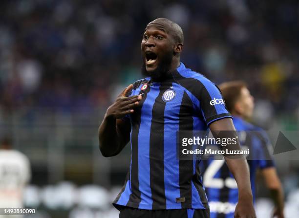Romelu Lukaku of FC Internazionale celebrates after scoring the team's first goal during the Serie A match between FC Internazionale and Atalanta BC...