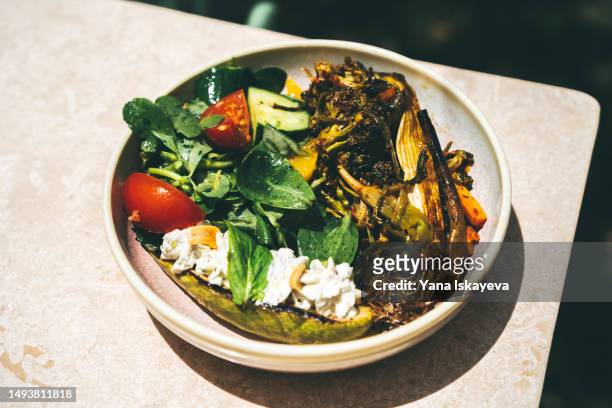 healthy and nutritious balanced vegan meal - portulak stock-fotos und bilder