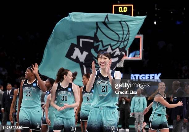 Han Xu of the New York Liberty and the rest of her teammates celebrate the win over the Connecticut Sun at Barclays Center on May 27, 2023 in the...