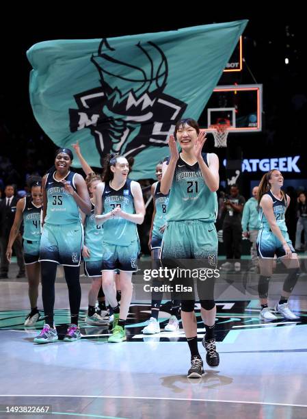 Han Xu of the New York Liberty and the rest of her teammates celebrate the win over the Connecticut Sun at Barclays Center on May 27, 2023 in the...