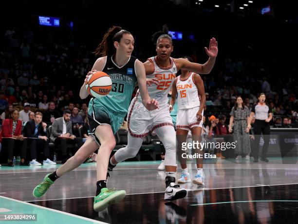Breanna Stewart of the New York Liberty drives as Alyssa Thomas of the Connecticut Sun defends at Barclays Center on May 27, 2023 in the Brooklyn...