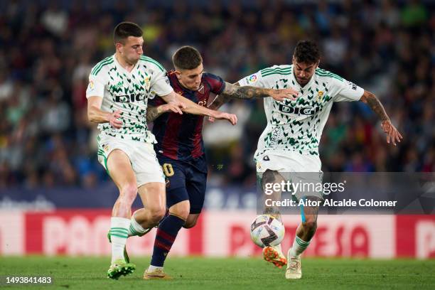 Joni Montiel of Levante UD duels for the ball with Victor Camarasa and Abel Bretones of Real Oviedo during the La Liga Smartbank match between...