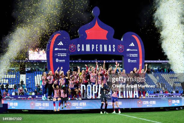 Players of Atletico de Madrid celebrate with the trophy after winning the Copa de la Reina Final match between Real Madrid and Atletico de Madrid at...