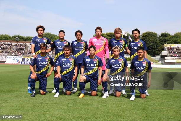 Thespakusatsu Gunma players line up for the team photos prior to during the J.LEAGUE Meiji Yasuda J2 18th Sec. Match between Thespakusatsu Gunma and...