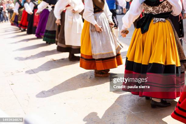 asturian traditional folk dance - folkloric stock-fotos und bilder