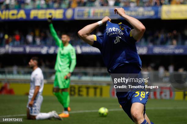 Adolfo Gaich of Verona celebrates scoring a goal during the Serie A match between Hellas Verona and Empoli FC at Stadio Marcantonio Bentegodi on May...