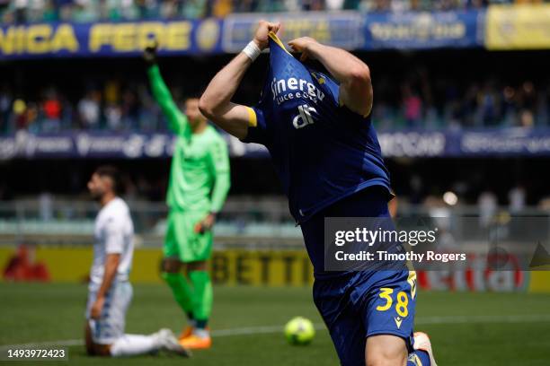 Adolfo Gaich of Verona celebrates scoring a goal during the Serie A match between Hellas Verona and Empoli FC at Stadio Marcantonio Bentegodi on May...