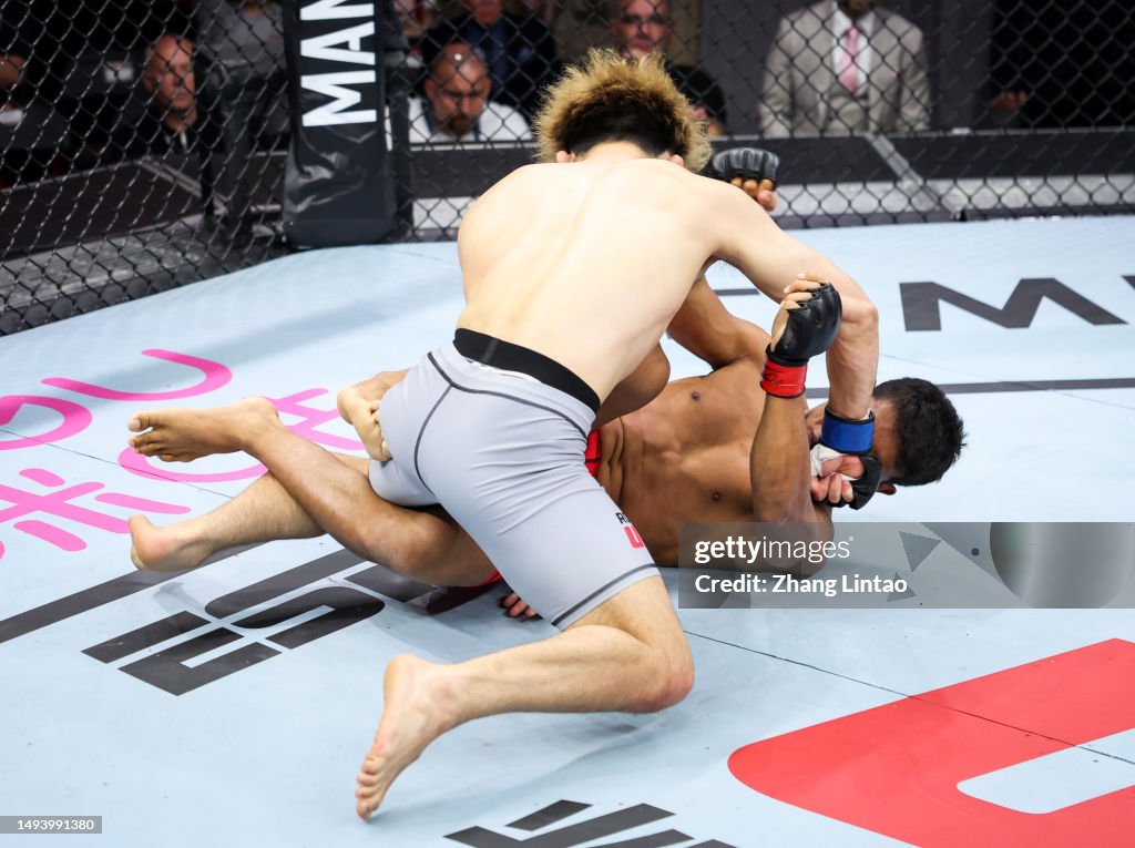Haraguchi Tibia Shin Haraguchi of Japan punches Windri Patilima of Indonesia in a ...