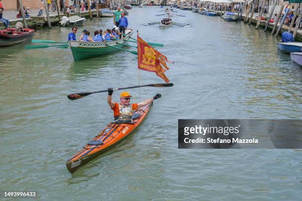Crews participating in the 47th edition of the Vogalonga transit the 'Cannaregio Canal' on May 28, 2023 in Venice, Italy. In the 47th edition of the...