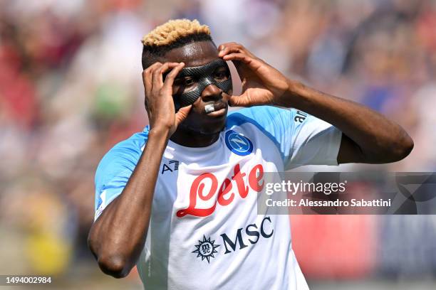 Victor Osimhen of SSC Napoli celebrates after scoring the team's first goal during the Serie A match between Bologna FC and SSC Napoli at Stadio...