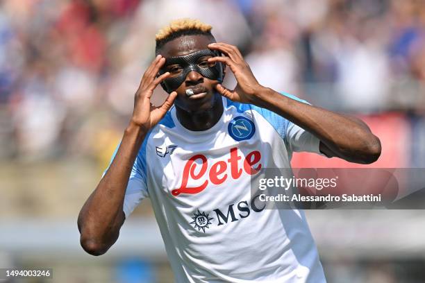 Victor Osimhen of SSC Napoli celebrates after scoring the team's first goal during the Serie A match between Bologna FC and SSC Napoli at Stadio...