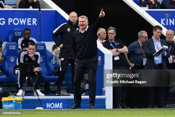 Dean Smith, Manager of Leicester City, gives the team instructions during the Premier League match between Leicester City and West Ham United at The...