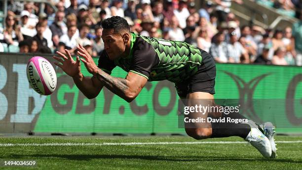 Israel Folau of the World XV scores a first half try during the Killik Cup match between Barbarians and a World XV at Twickenham Stadium on May 28,...