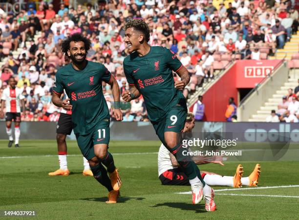 Roberto Firmino of Liverpool celebrates after scoring the second goal during the Premier League match between Southampton FC and Liverpool FC at...