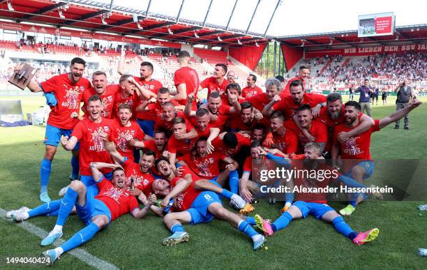 Players of 1. FC Heidenheim 1846 celebrate after the team's victory and promotion to the Bundesliga in the Second Bundesliga match between SSV Jahn...