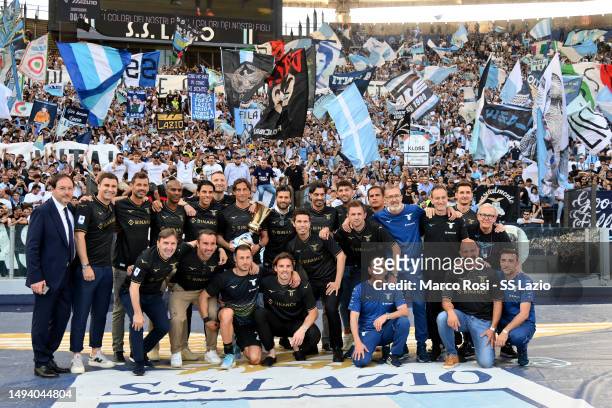 Lazio players celebrate the tenth anniversary of the historic Coppa Italia final won on May 26, 2013 prior the Serie A match between SS Lazio and US...