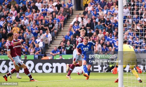 Harvey Barnes of Leicester City scores the team's first goal during the Premier League match between Leicester City and West Ham United at The King...